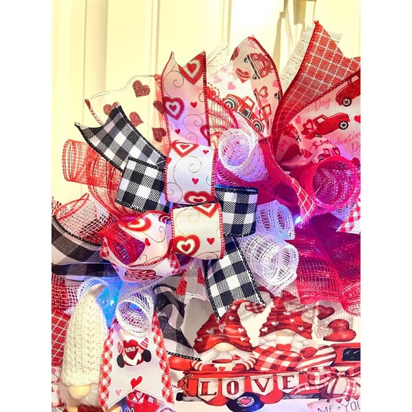 Handmade Valentine’s Gnome LOVE Truck Ribbon Prelit Wreath 22 ins LED W14 - Picture 7 of 12